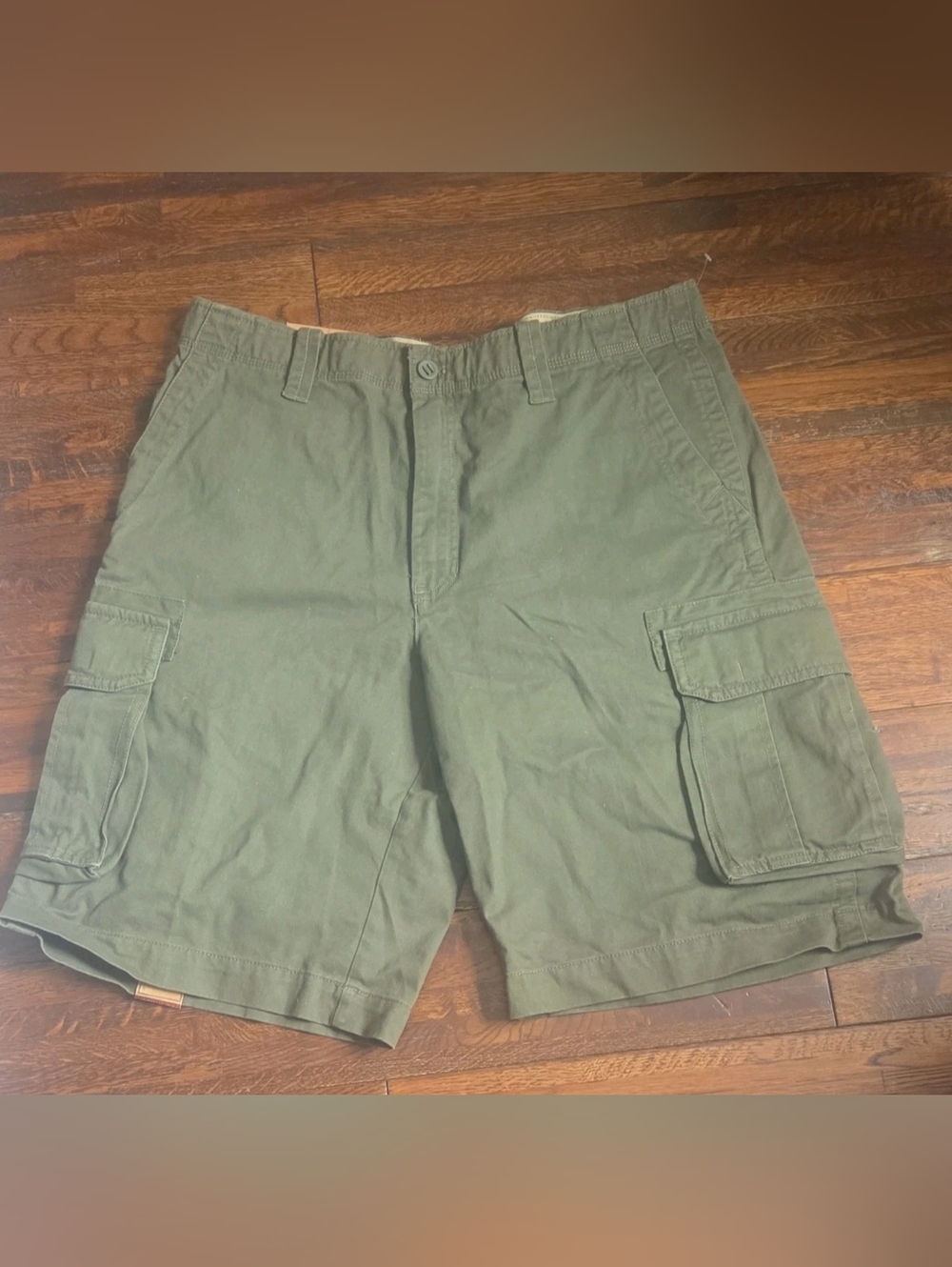 IZOD NWT Cotton Cargo Shorts Green Solid Flat Front Pockets Button 36
